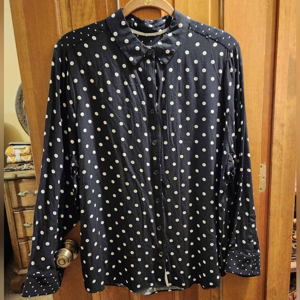 Chico's Black/ White Polka Dots Long Sleeve, Collared Jersey Type Blouse. 3 (XL)